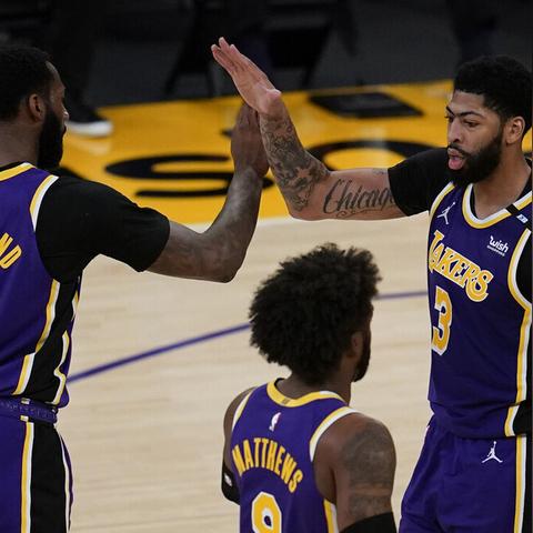 浓眉哥赛场内外最新动态全景展现