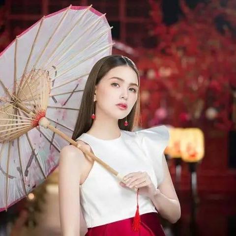 小周周最新照片曝光，成长轨迹惊艳亮相！