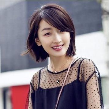 周冬雨短发造型，时尚界新风向标亮相