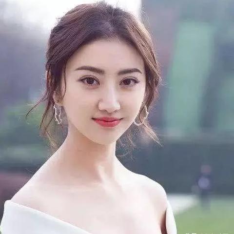 景甜多元发展展现新风采，事业持续繁荣最新动态