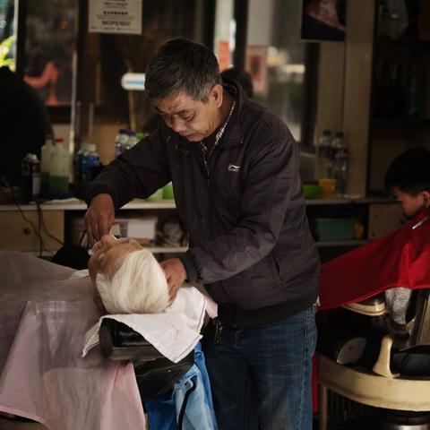 AI预测：：最精准一码100%澳门—保就业优先和防通胀压力