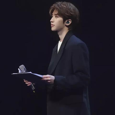 最新网络热歌风靡全球，数据解读流行趋势