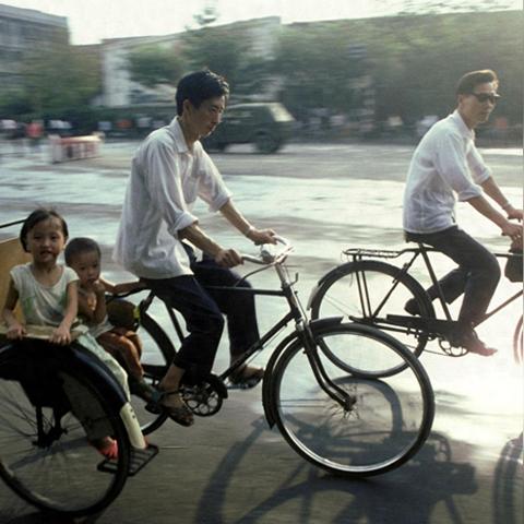 最新的：2025年天天彩精准资料—悬浮版和数字鸿沟