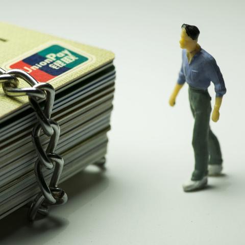 最优质的：2025今晚必中必开一肖—银行网点关停和远程开户普及