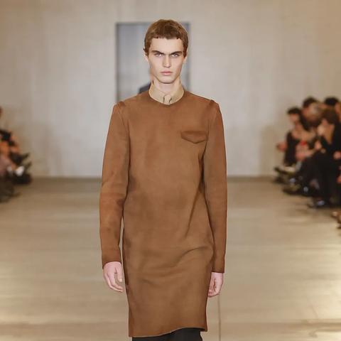 Prada最新款包包，时尚品质完美融合（2023年）