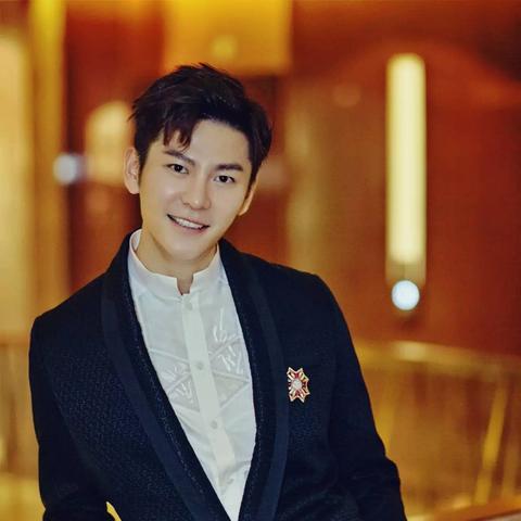 杨幂，明星风采闪耀，2025年瞩目之选