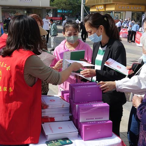 科技与艺术融合，最新电影海报亮相预告