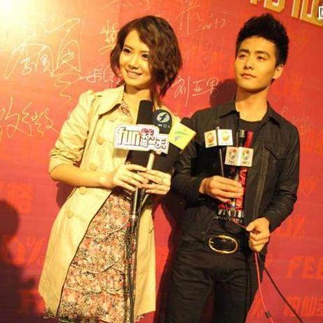 戚薇最新照片曝光，时尚魅力与演技并存