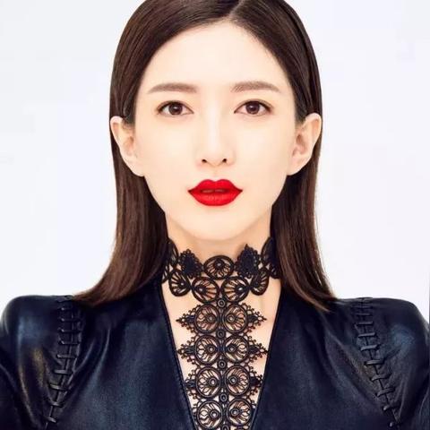 江疏影最新动态，跨界合作多元发展之路