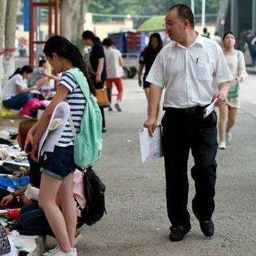 揭秘地摊经济惊人潜力与商机，最新暴利产品推荐