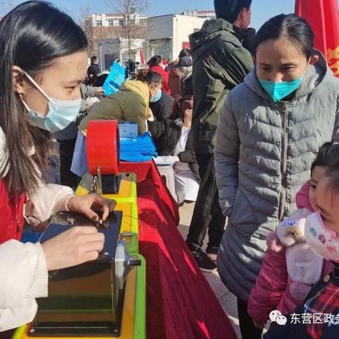 科技与设计的融合，最新电视墙设计趋势到2025