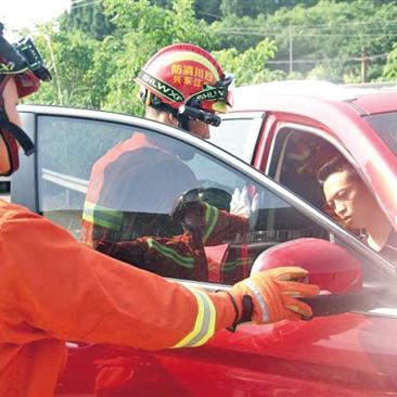 内江车祸事件最新消息，全城关注震惊头条