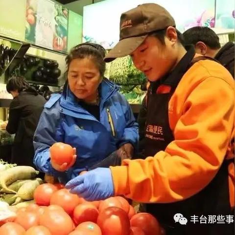 物美大卖场全新海报内容深度解析