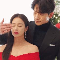 Rain与金泰熙的最新动态，明星发展新揭秘