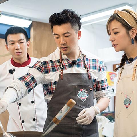 中餐厅综艺最新一期，明星与美食的饕餮盛宴