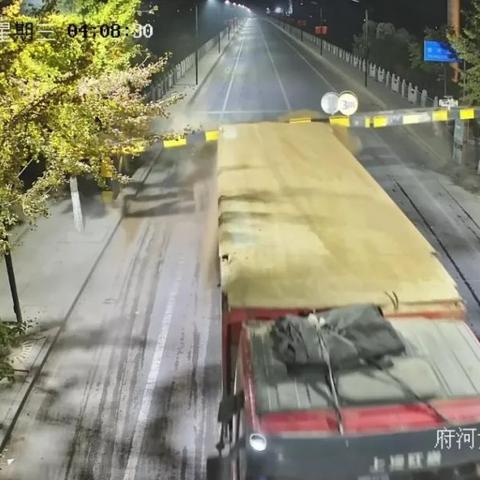 安陆昨晚交通事故现场报道详情