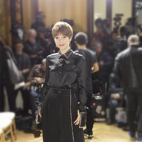 吴昕最新短发发型细节解析与时尚魅力展现